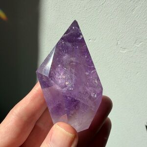 STUNNING Amethyst point with many rainbows